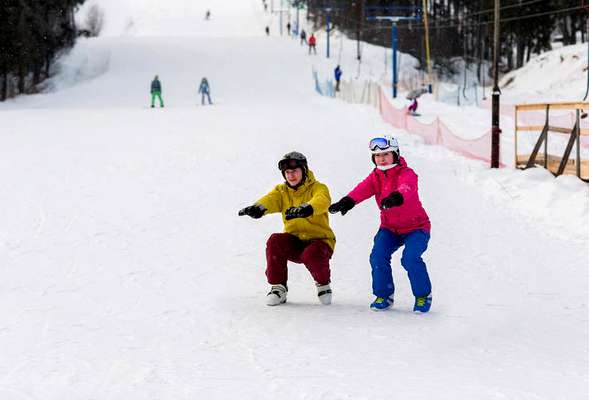 A lesson with our instructors and you will master the basic skiing level.
